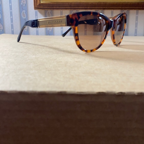 Brown tortoise shell Burberry sunglasses